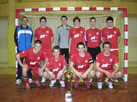 Ekipa, ki je to soboto nastopala v Ribnici in prejela pokal za najboljšo ekipo v kategoriji U-19