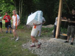 Svojo nagrado - odojka - so le s težavo odnesli domov! :)